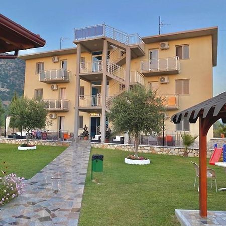 Vila Hotel Velipojë Екстериор снимка