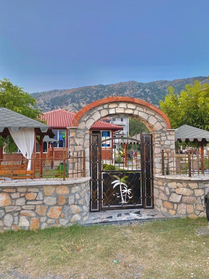 Vila Hotel Velipojë Екстериор снимка