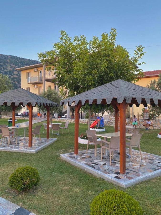 Vila Hotel Velipojë Екстериор снимка